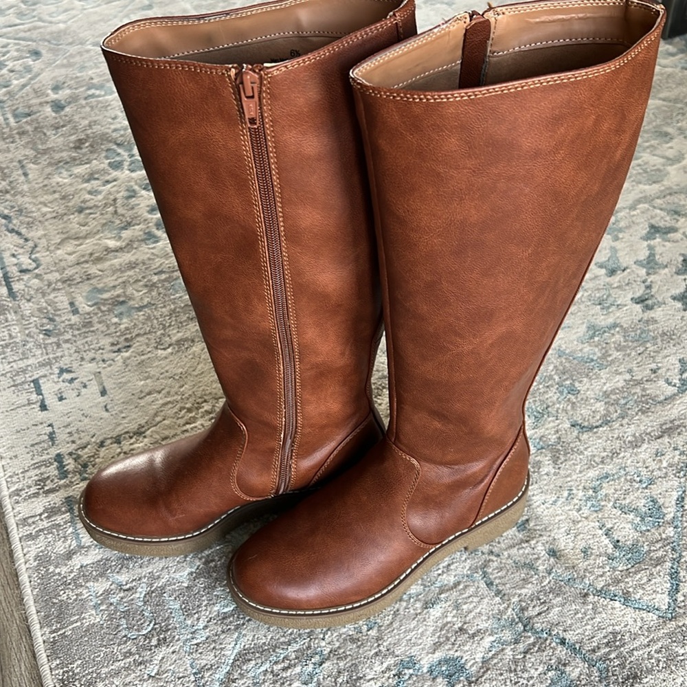 Boots - Picture 2 of 4